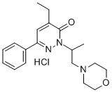 CAS 登录号：32058-65-4， 4-乙基-2-(1-吗啉-4-基丙-2-基)-6-苯基哒嗪-3-酮盐酸盐